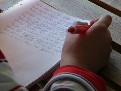 Hausaufgabenbetreuung. Foto: schemmi_pixelio.de